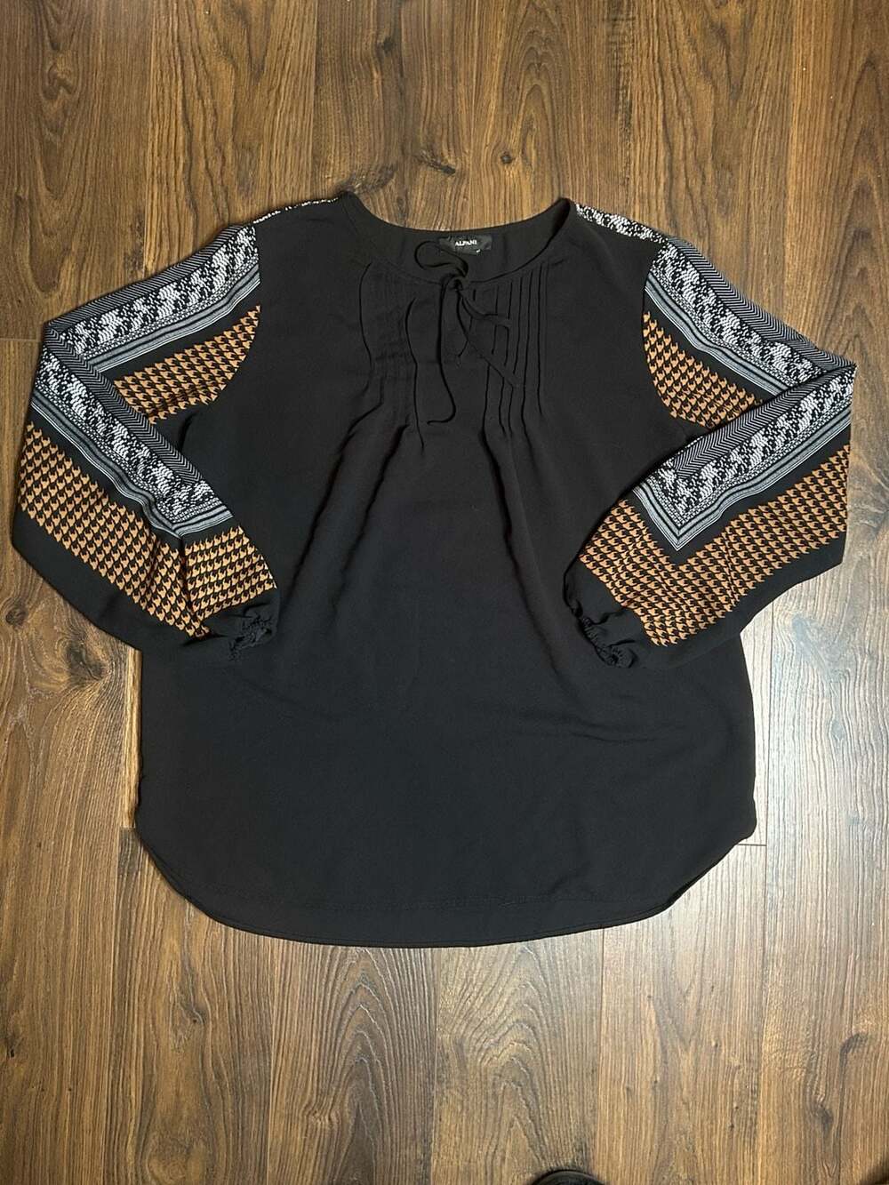 Alfani Women's Black Long Sleeve Blouse with Geometric Houndstooth Sleeves Sz 16